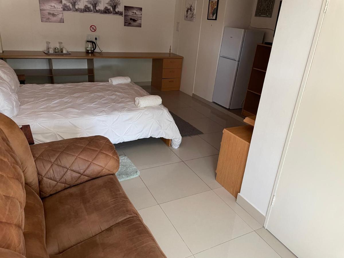 Hotel Ry Courtyard Oshakati Exterior foto